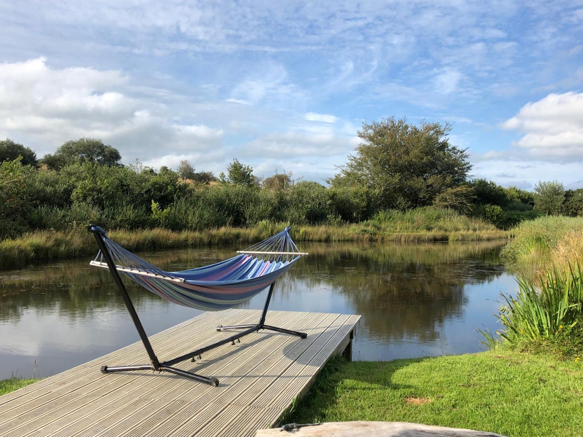 Lake Villa Holiday Cottages Холсуърти Екстериор снимка