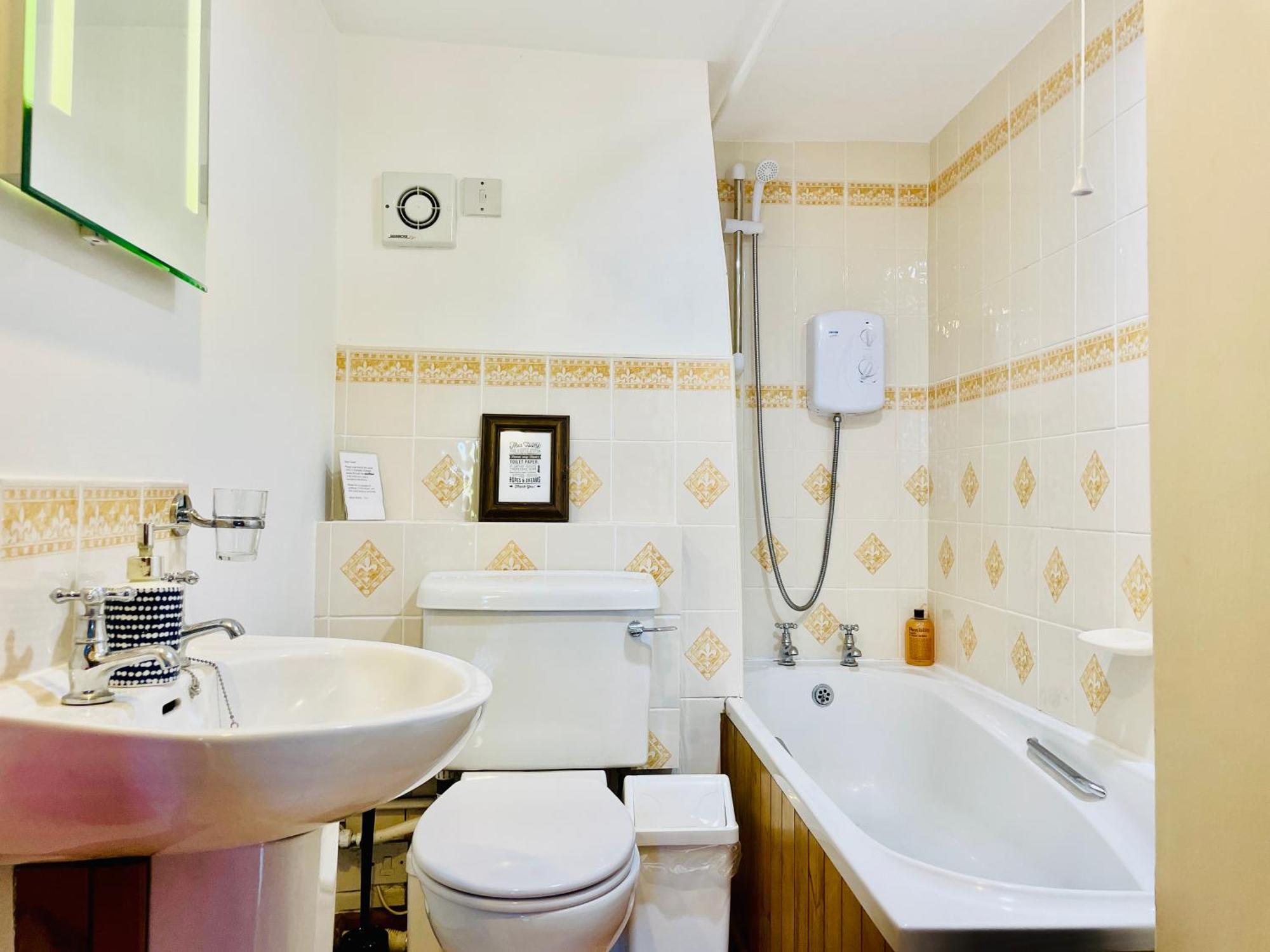 Lake Villa Holiday Cottages Холсуърти Екстериор снимка
