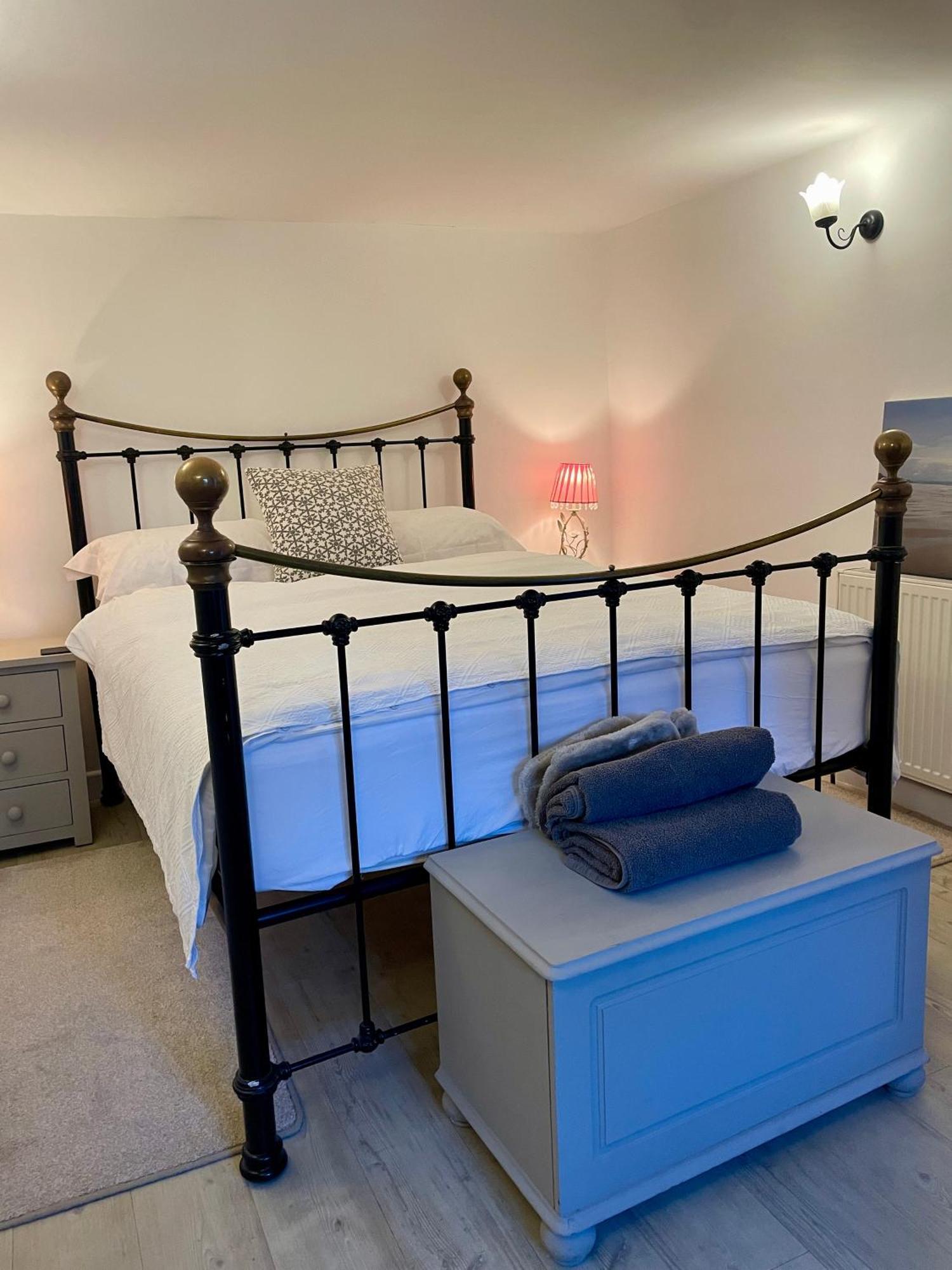 Lake Villa Holiday Cottages Холсуърти Екстериор снимка